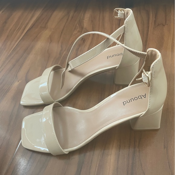 Abound nude block heels size 7.5 - Picture 2 of 3